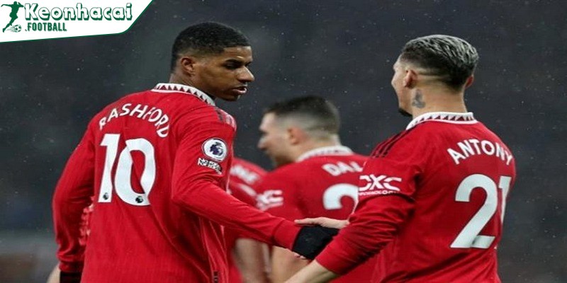 MU lao đao vì không thể thanh lý dàn sao lương cao 2 MU bán cầu thủ để có ngân sách