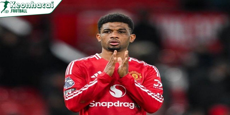 Liverpool chính thức hội quân giữa nỗi đau mất mát Diogo Jota 3 Người hâm mộ đổ về Anfield: Cảm xúc chưa thể nguôi ngoai