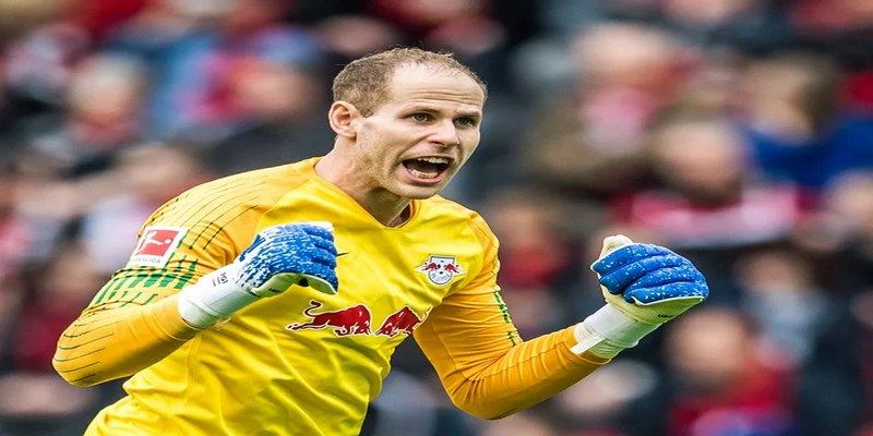 Peter Gulacsi là thủ lĩnh thầm lặng của Leipzig và đội tuyển Quốc gia Hungary