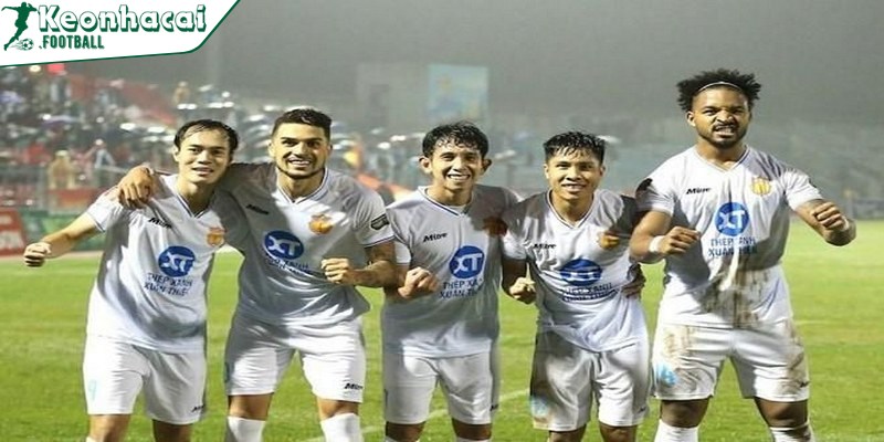 CLB Nam Định sa sút đáng báo động: Nhà vô địch V.League đang rơi tự do? 2 Từ đỉnh cao danh vọng đến chuỗi thất bại khó hiểu