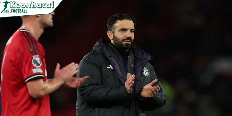 Amorim thừa nhận MU bế tắc khi đối thủ chỉ còn 10 người 2 Amorim thất vọng: “MU không biết phải chơi thế nào khi hơn người”