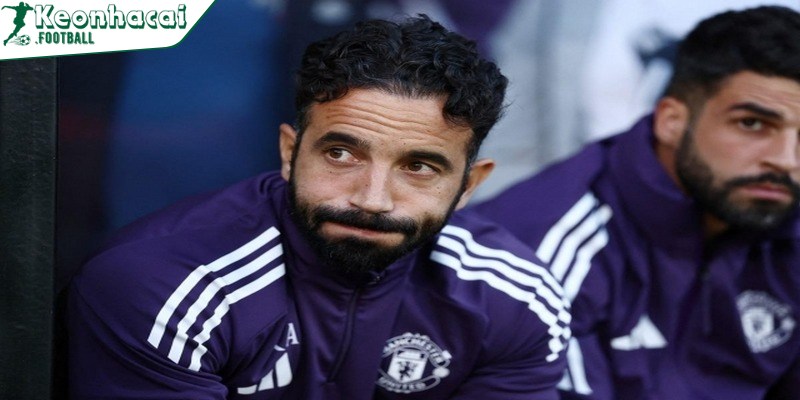 Amorim thừa nhận MU bế tắc khi đối thủ chỉ còn 10 người 3 MU bỏ lỡ cơ hội bứt phá, nguy cơ xa rời top đầu