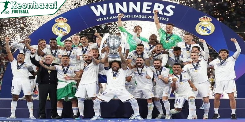 Câu lạc bộ Real Madrid xuất sắc nhất mọi thời đại 4 Đội bóng Real đã tạo nên 1 hiện tượng phổ biến trong khu vực Châu Âu
