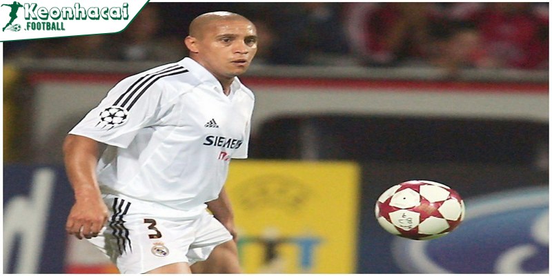 Roberto Carlos có những pha ném biên đẳng cấp xa tới 36m