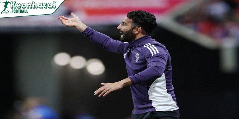 Ruben Amorim trấn an người hâm mộ MU về chấn thương của Bruno Fernandes 3 Ruben Amorim trấn an: “Chỉ là một cú đá mạnh, không có gì nghiêm trọng”