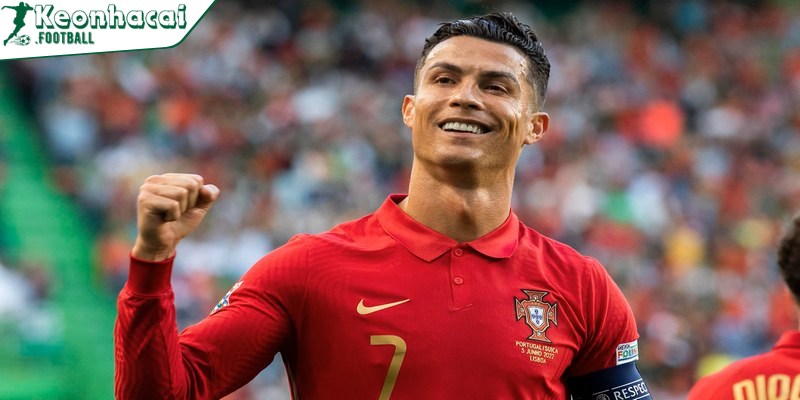 Roberto Carlos lên tiếng về mục tiêu 1.000 bàn thắng của Ronaldo 1 Roberto Carlos muốn Ronaldo chơi bóng lâu nhất có thể