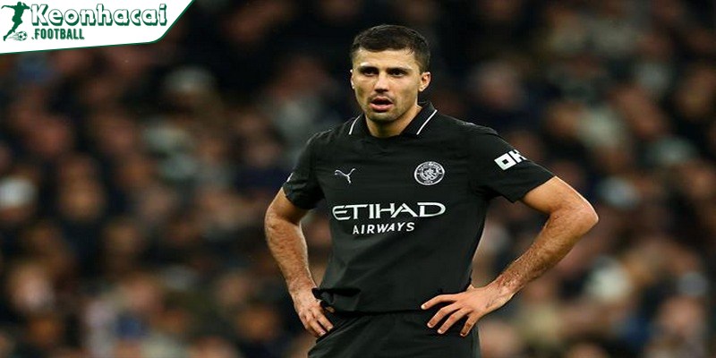 Rodri thừa nhận Man City khó cạnh tranh ngôi vô địch với Arsenal 1 Rodri tiếc nuối và chỉ trích quyết định của trọng tài