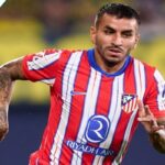 Dẫn bóng xâm nhập vòng cấm nhanh, vượt qua các hậu vệ đối phương