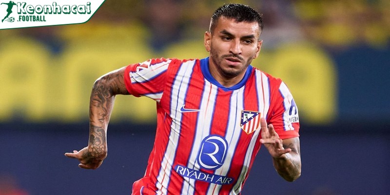 Tiểu sử Ángel Correa – Tiền đạo xuất sắc của Atlético Madrid và tuyển Argentina 1 Dẫn bóng xâm nhập vòng cấm nhanh, vượt qua các hậu vệ đối phương