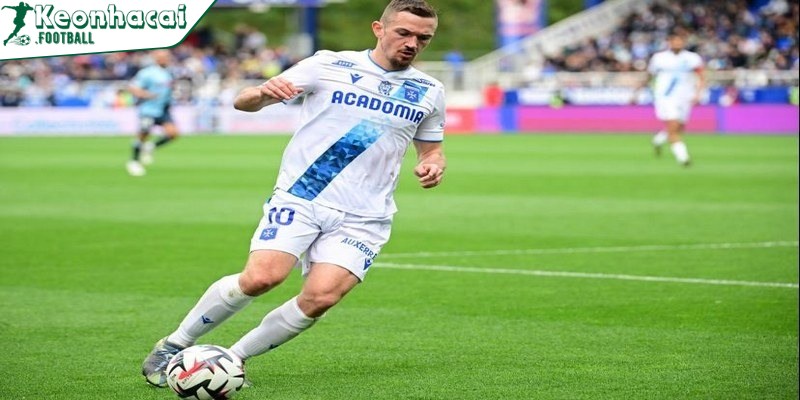 Tiểu sử Gaëtan Perrin – Hành trình sự nghiệp của tiền vệ tấn công người Pháp 1 Gia nhập Auxerre và bước tiến trong sự nghiệp