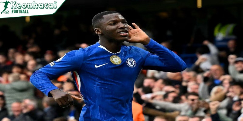 Moisés Caicedo còn có khả năng kiểm soát nhịp độ trận đấu rất tốt