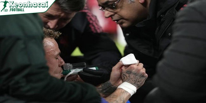 UEFA điều tra, hai đội đối mặt rủi ro pháp lý