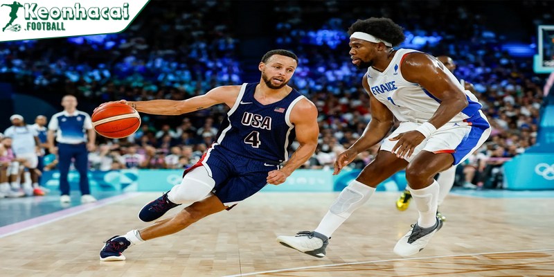 Stephen Curry sinh ngày 14/3/1988 tại Akron, Ohio, Mỹ