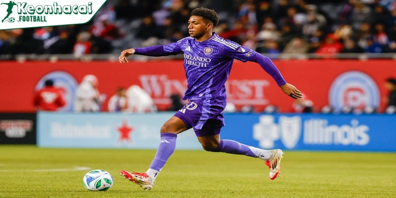 Alex Freeman là cầu thủ bóng đá chuyên nghiệp người Mỹ