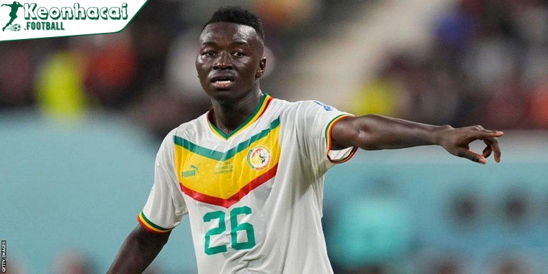 Tiểu sử tiền vệ phòng ngự Pape Gueye – Hành trình từ Le Havre đến Marseille 4 Pape Gueye nổi bật với khả năng phòng ngự mạnh mẽ và hiệu quả