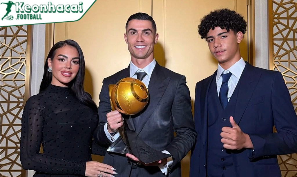 Ronaldo sắp hiện thực hóa giấc mơ thi đấu cùng con trai tại Al Nassr 3 Viễn cảnh cha con cùng thi đấu và tham vọng vô địch của Al Nassr