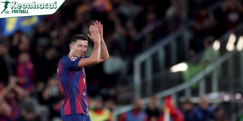 Deco thừa nhận Lewandowski là mẫu tiền đạo không thể thay thế