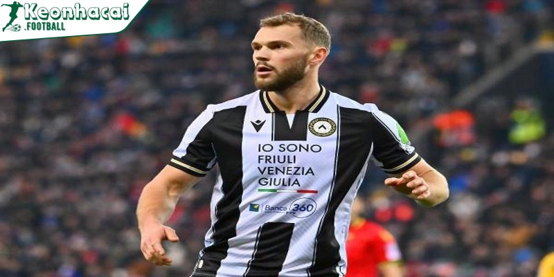 Jesper Karlstrom là cầu thủ bóng đá chuyên nghiệp người Thụy Điển