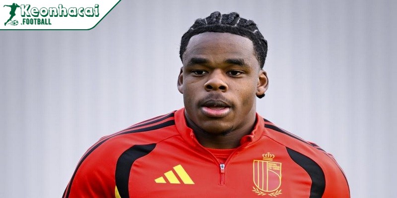 Nathan Ngoy có trận đấu chuyên nghiệp đầu tiên cho Standard Liège